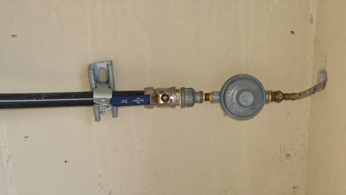 Llave de paso y regulador de presión de la línea de GLP del horno